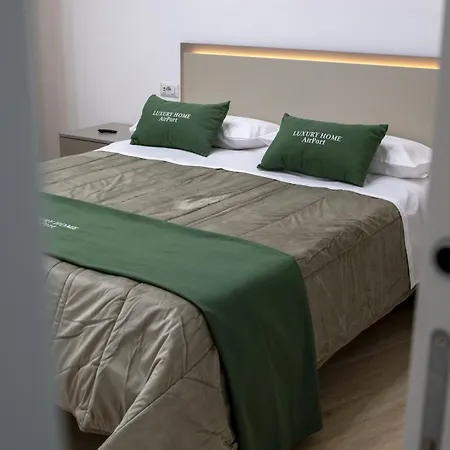 Luxury Airport 4* Nápoly