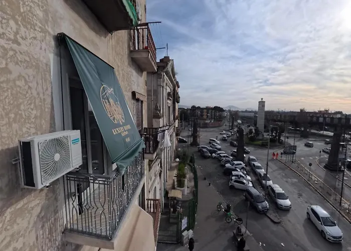 Luxury Airport نابولي