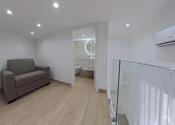 Luxury Airport 4* نابولي