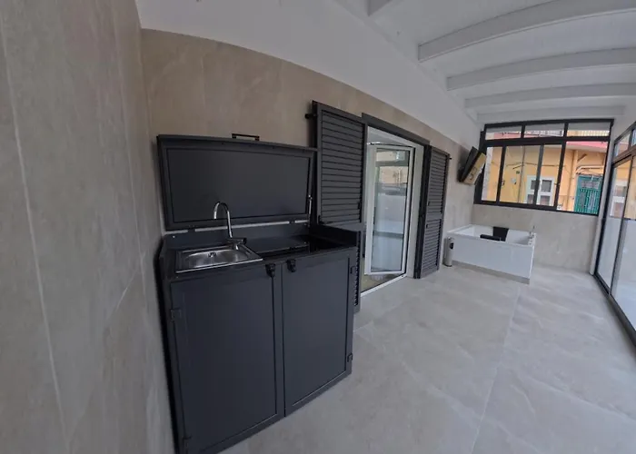 بيت ضيافة Luxury Airport 4*