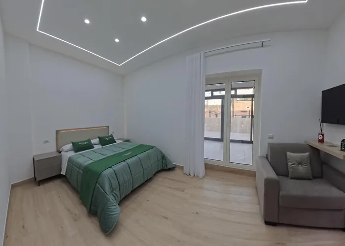 Luxury Airport نابولي